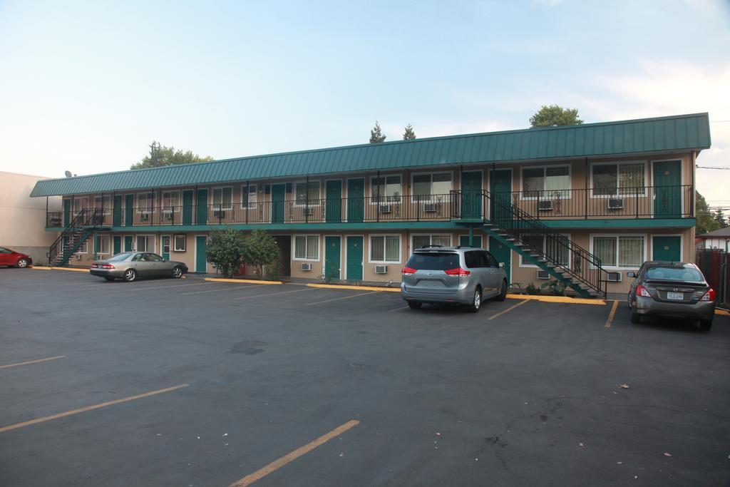 Executive Motel Eugene Zewnętrze zdjęcie